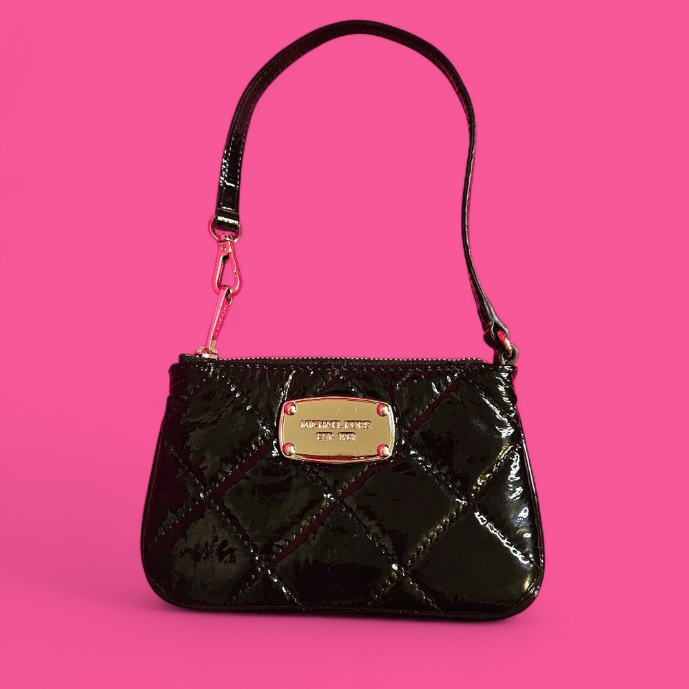 MICHAEL KORS HAMILTON SILVER TONE WITH QUILTED BLACK PATENT LEATHER WRISTLET